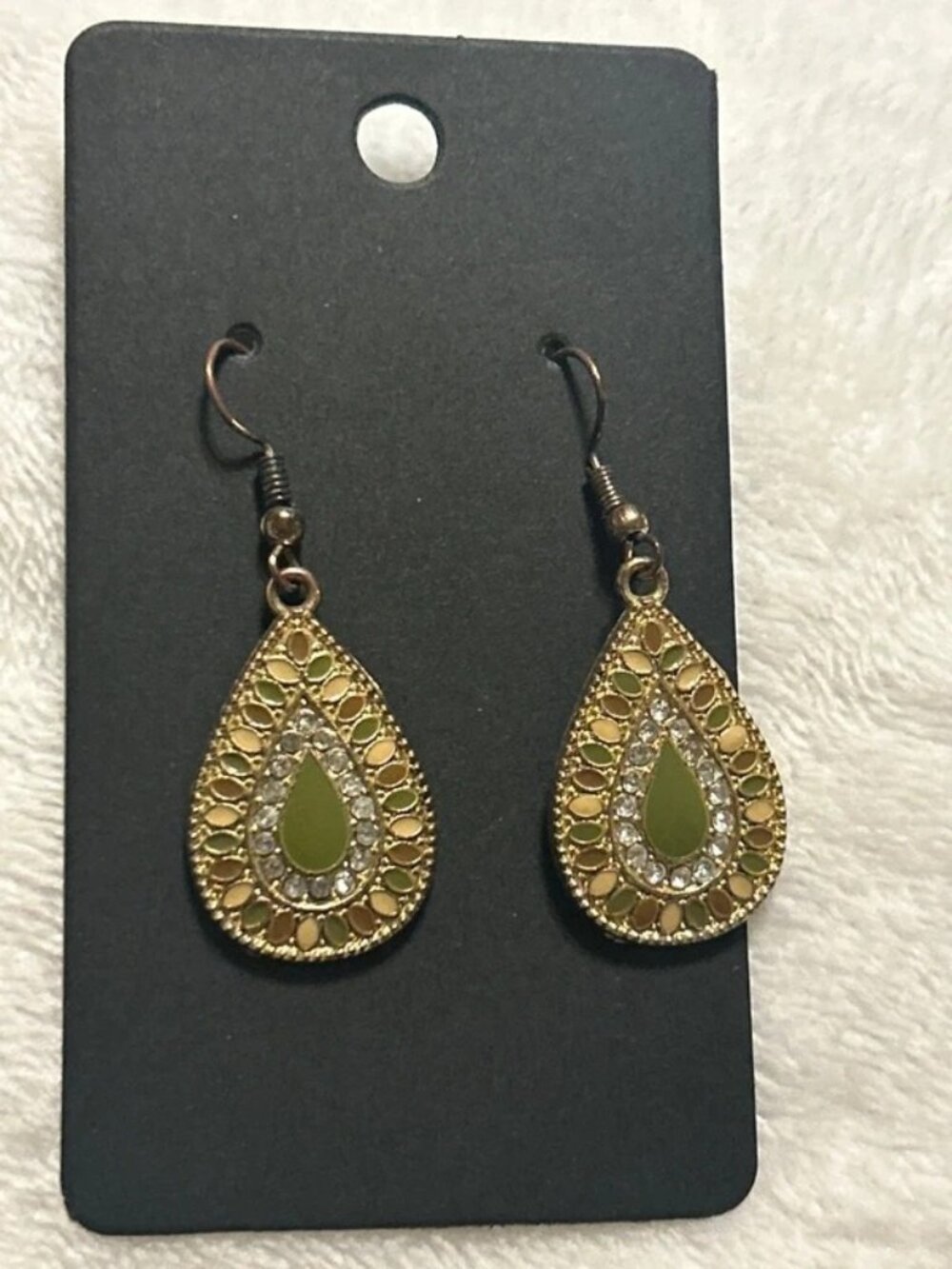 Dangle gold tone and natural assorted colors